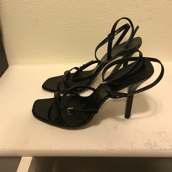 🔥🖤👠Gucci heels 👠🔥🖤 - Picture 1 of 4